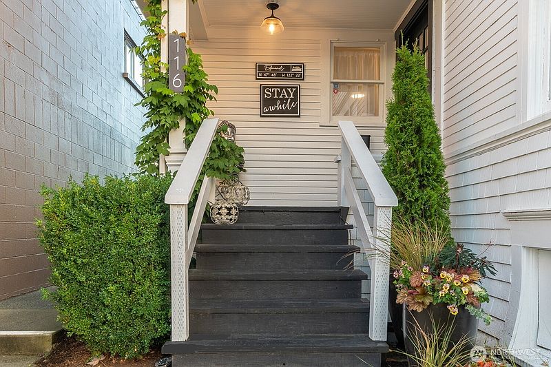 2nd image of 116 4th Avenue N