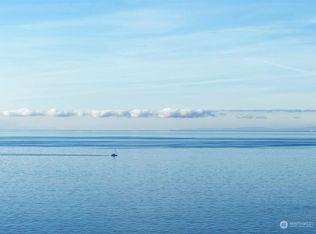1977 W Beach Rd, Oak Harbor, WA 98277