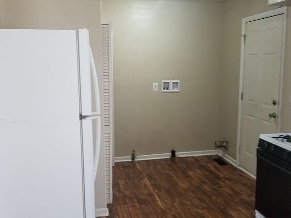 5th image of 1132 N Elder Ave