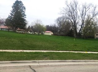 312 Village Ln, Ripon, WI 54971