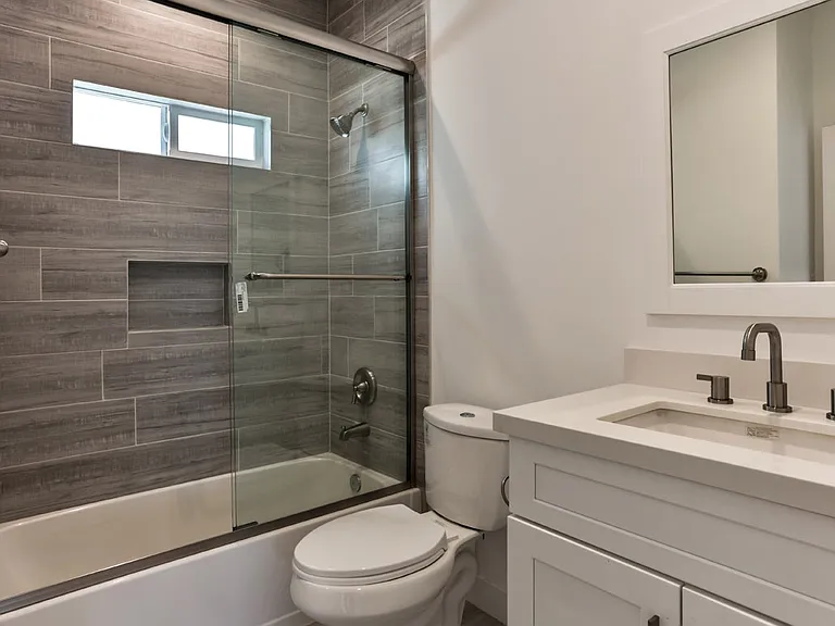 3946 S Budlong Ave #1/2 — Photo 10