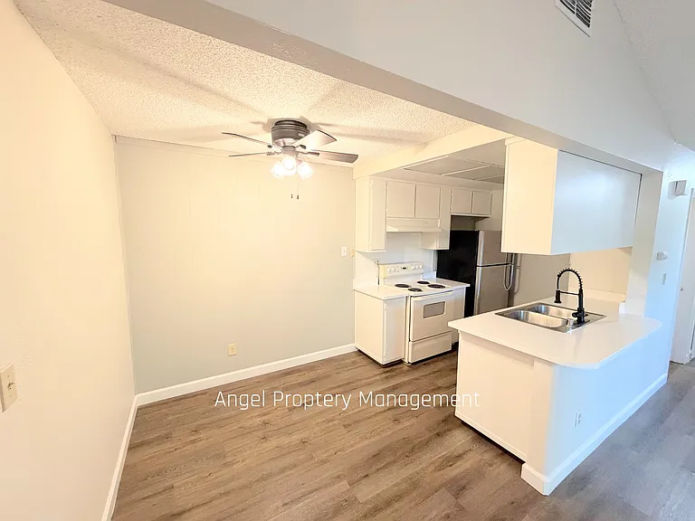 7887 Vistaridge Dr — Photo 9