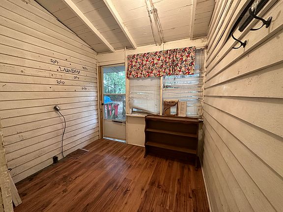 4th image of 251 Ward Avenue