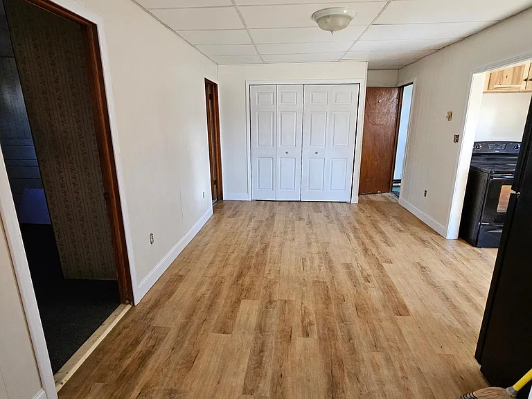 108 Manor Rd — Photo 3