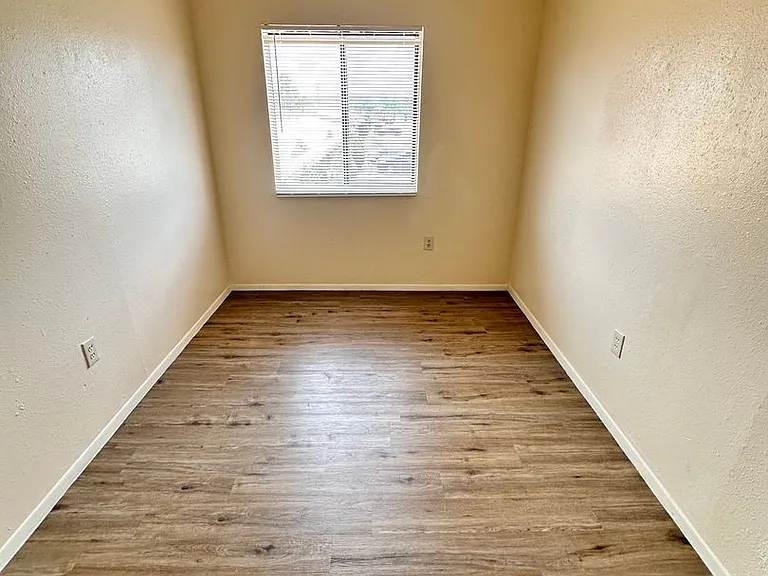 Flora Vista — Photo 15
