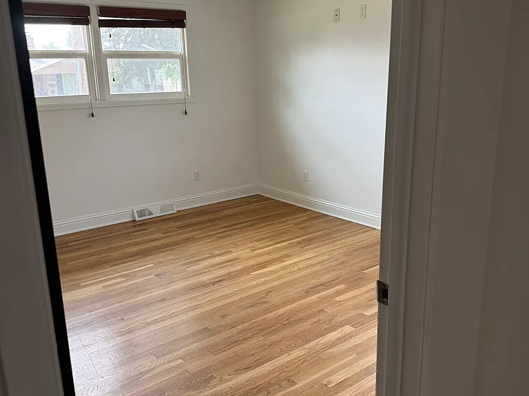803 E 37th Ave — Photo 14