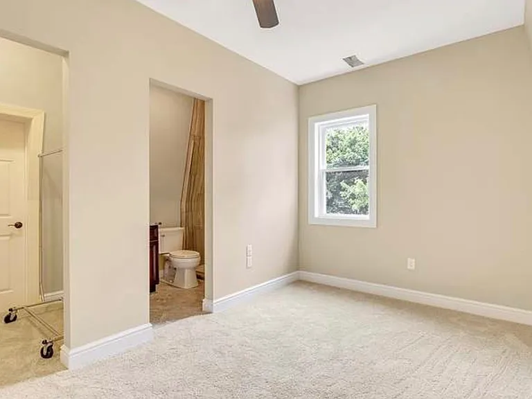 462 Augusta St — Photo 8