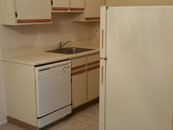 4th image of 1256 Oxford Manor Ct APT 3