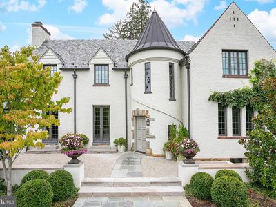 5205 Woodlawn Ave, Chevy Chase, MD, 20815