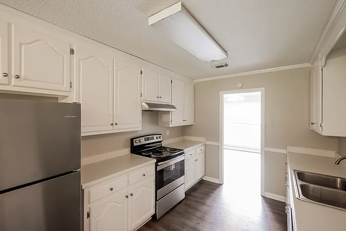 10415 Shadowview Rd — Photo 3