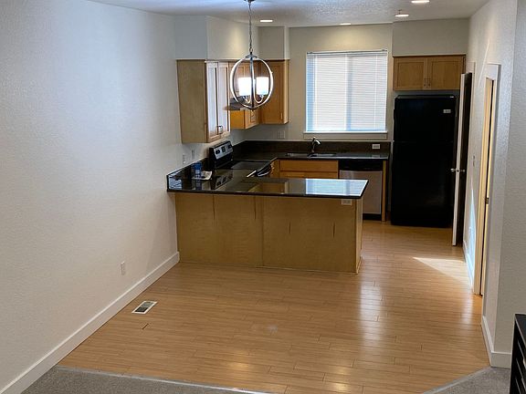 3rd image of 11012 SE Stark St Unit K