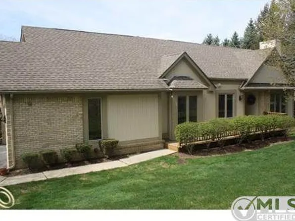 29486 Cove Creek Ln #15, Farmington Hills, MI 48334