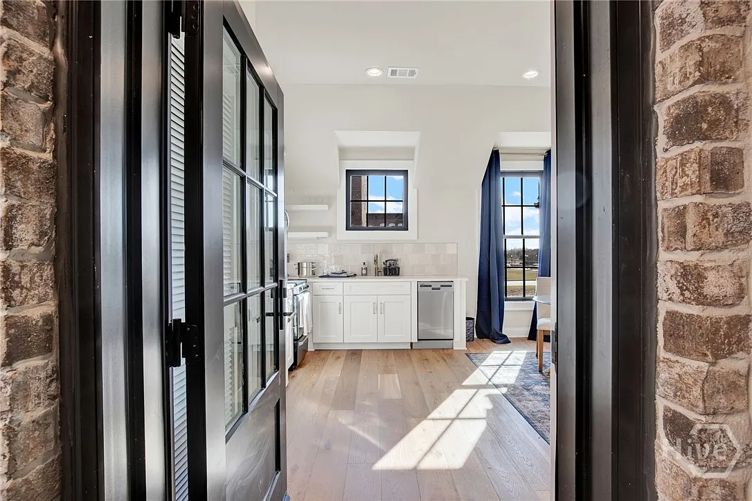 Studio, 1.0 bath, 450 sqft, $1,800 — Photo 4