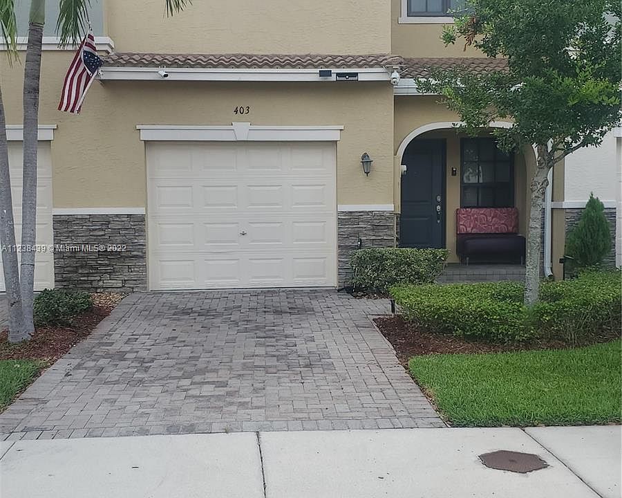 1st image of 403 NE 194th Ln