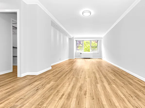 305 East 24th Street image 4 of 10