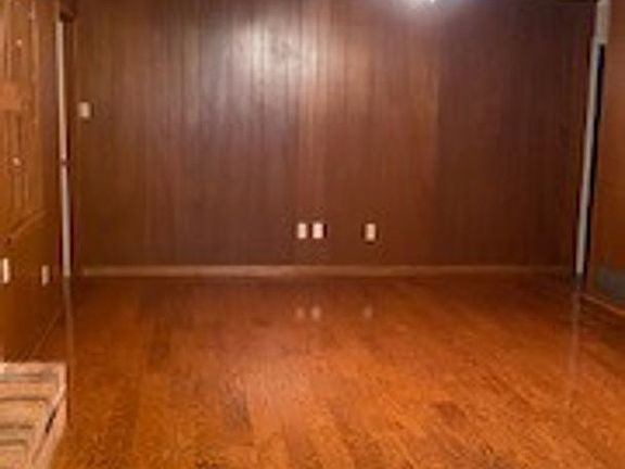 5th image of 2325 S 38th St