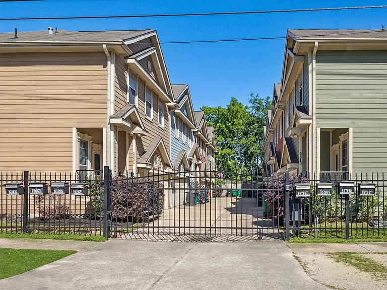 2624 Detering St — Photo 21