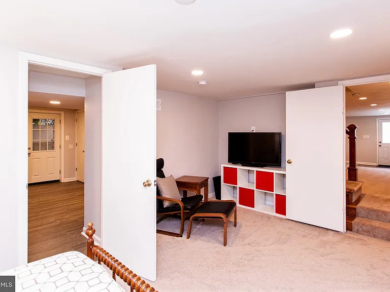 3163 Patrick Henry Dr — Photo 13
