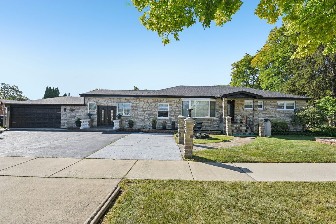 N Elmhurst Ave-S1809-001.jpg