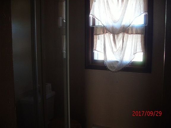 5th image of 292 E Mariam St