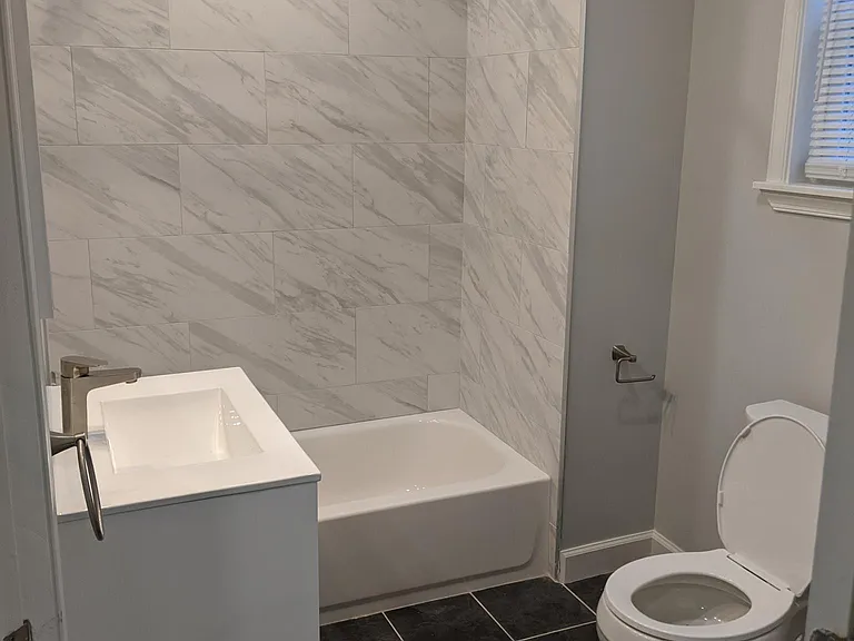 Second floor full bathroom