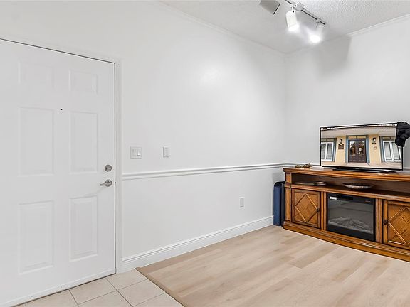 5th image of 533 NE 3rd Avenue #132