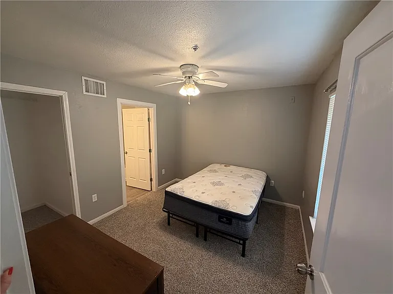 527 Sw Pkwy #104 — Photo 5