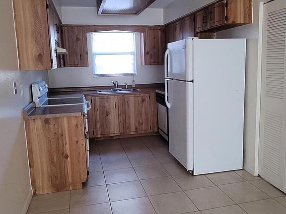 3rd image of 1030 4th St APT 5