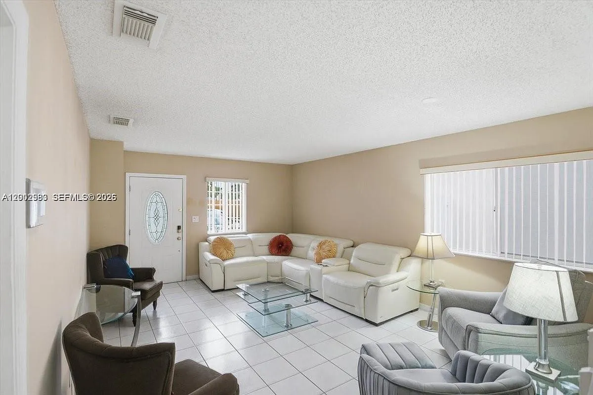 4 bed, 1731 sqft, $3,850 — Photo 3