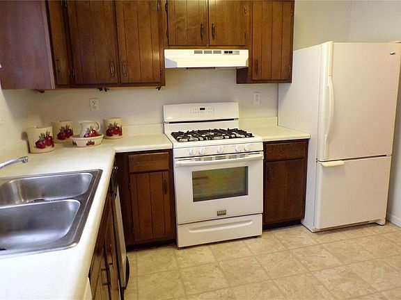 3rd image of 1764 Burgess Way