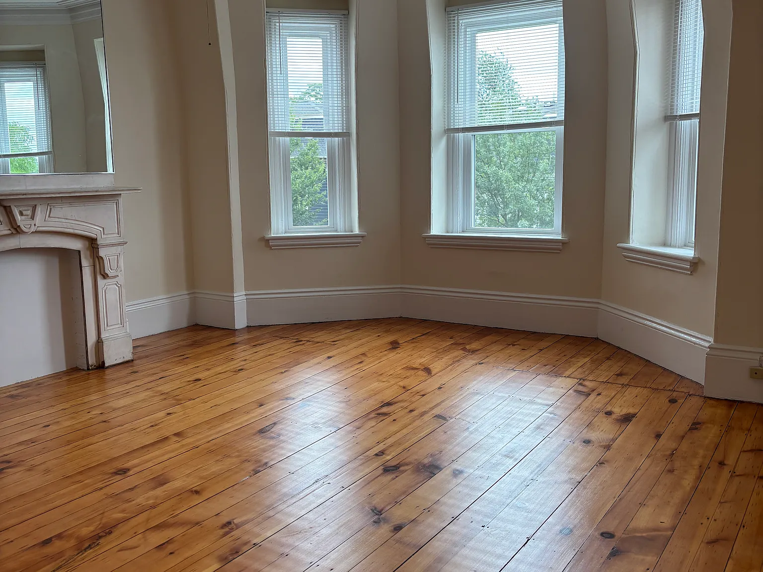 2 bed, 1200 sqft, $3,600 — Photo 3