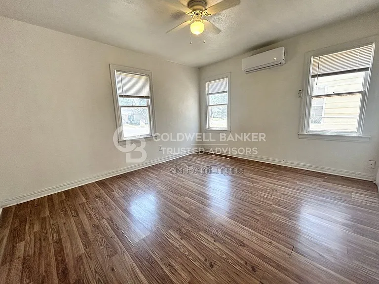 114 Avenue V — Photo 11