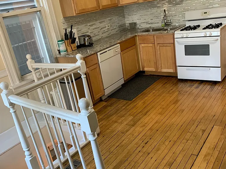 1504 W Henderson St #1F — Photo 4