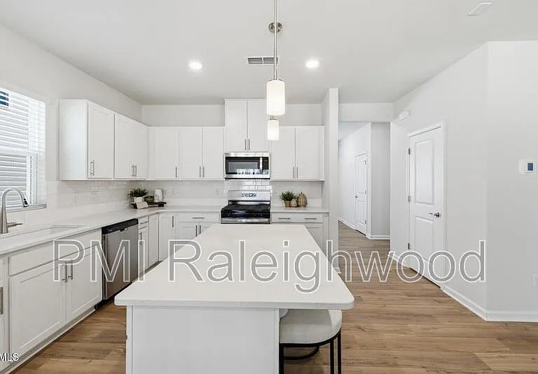 600 Westford Dr #96 — Photo 8