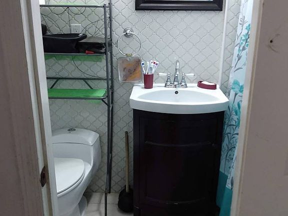 2nd image of 1622 Adams St #4018/50