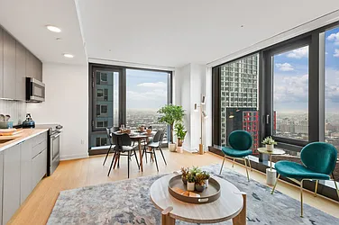 18 Sixth Avenue, #704
