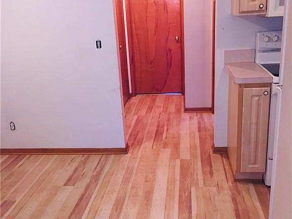 5th image of 24 Stoneleigh Ave APT 2