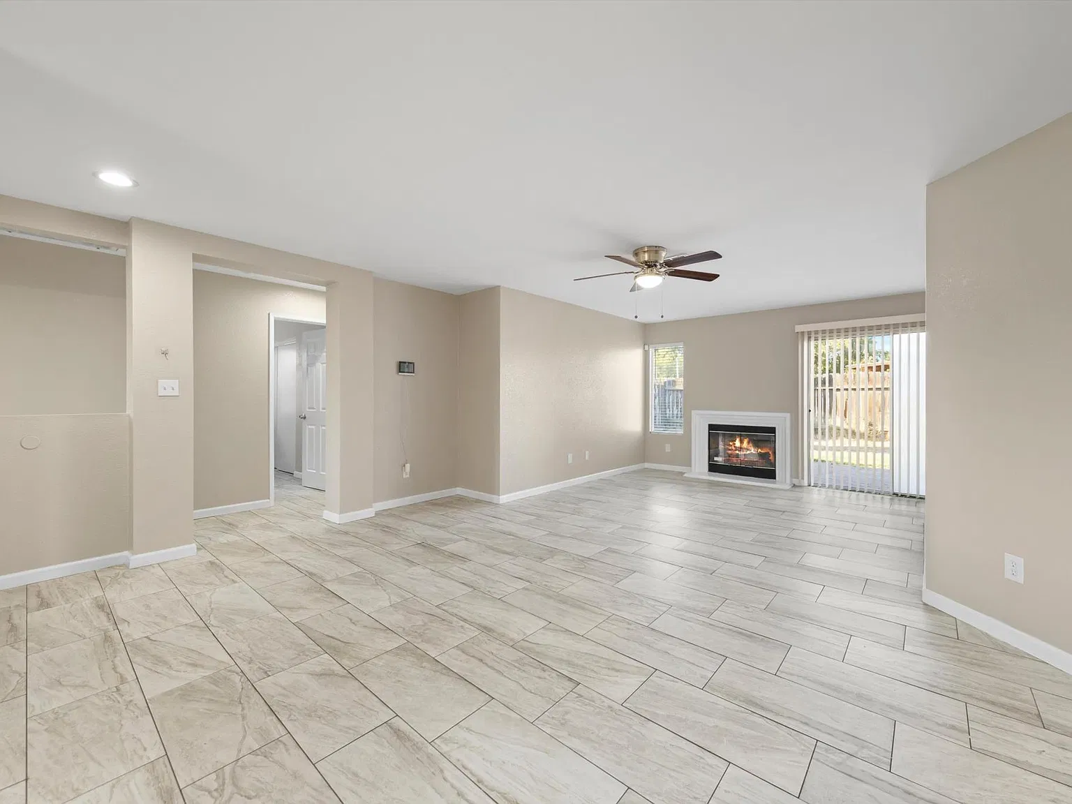 4 bed, 1302 sqft, $2,295 — Photo 4