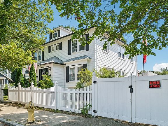 3rd image of 92 Hume Ave