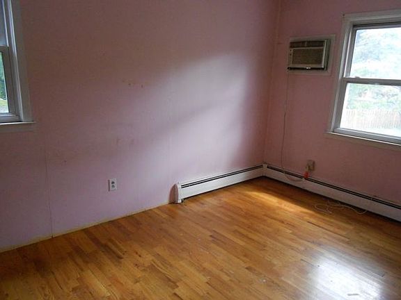 5th image of 166 E Railroad Ave
