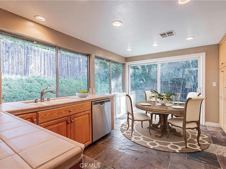 22840 Sparrowdell Dr — Photo 9