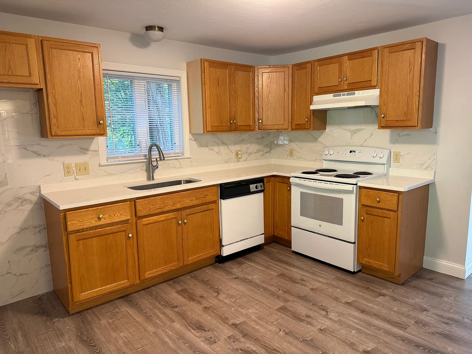 2 bed, 1.5 bath, 1187 sqft, $2,100 — Photo 1