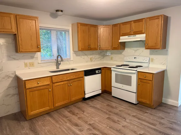 1 Quaker Ln, Northbridge, MA 01534