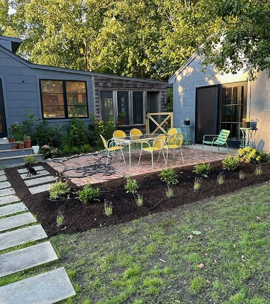 Orient Village Mid Century Gem with Pool! — Photo 4