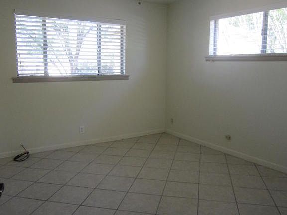 3rd image of 2833 E Blacklidge Dr
