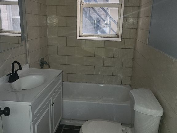 5th image of 320 S Orange Ave APT 2W