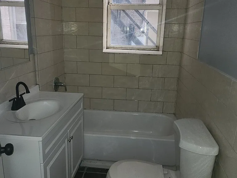 275 S 7th St #B — Photo 6
