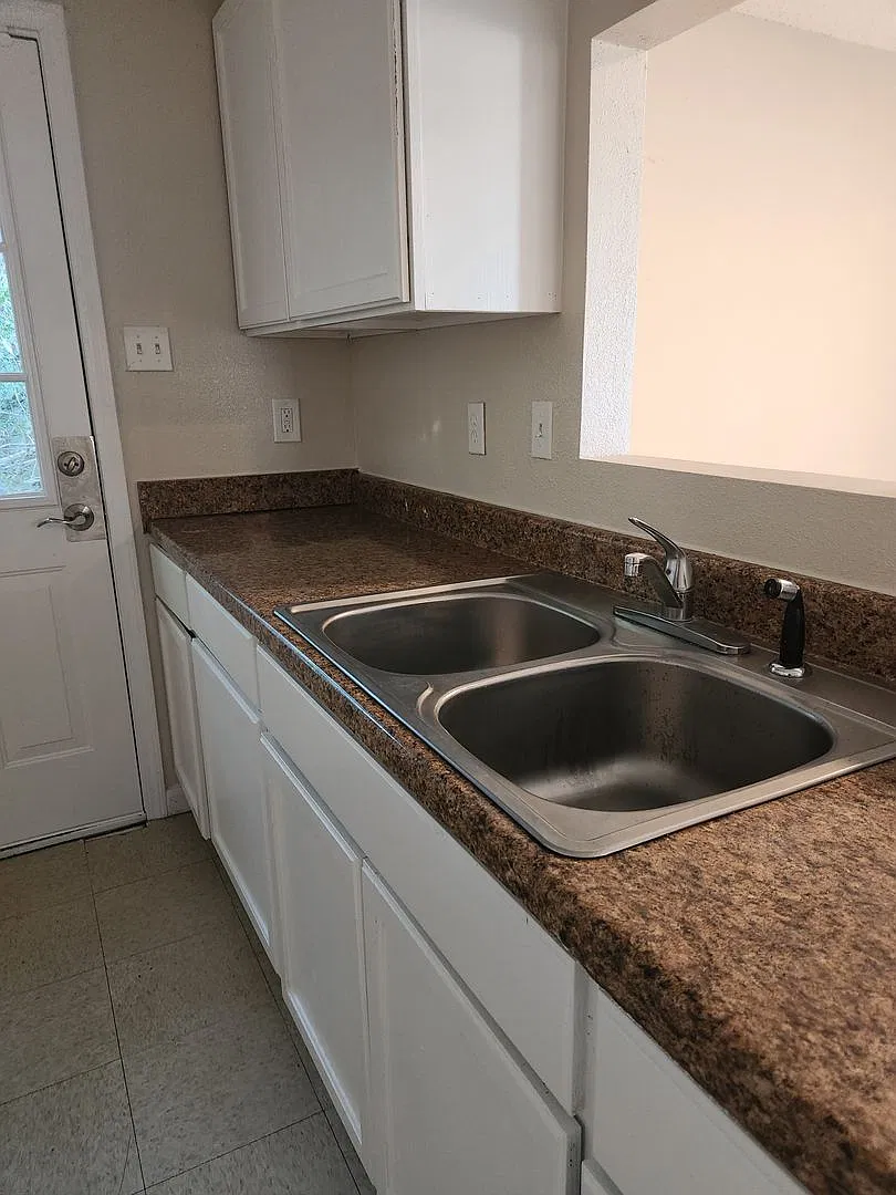 House for Rent — Photo 3