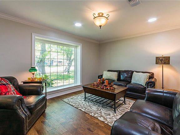 4th image of 1634 Crescent Dr