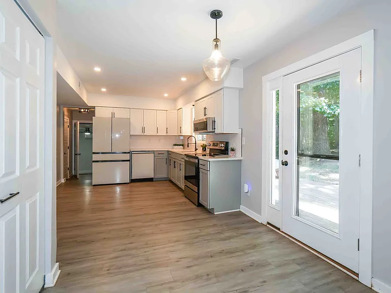 6901 Wyndbend Ln — Photo 11